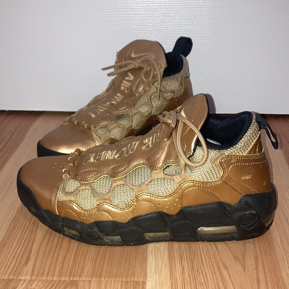 𝅺MEN’S Nike Air More Money “Metallic Gold”